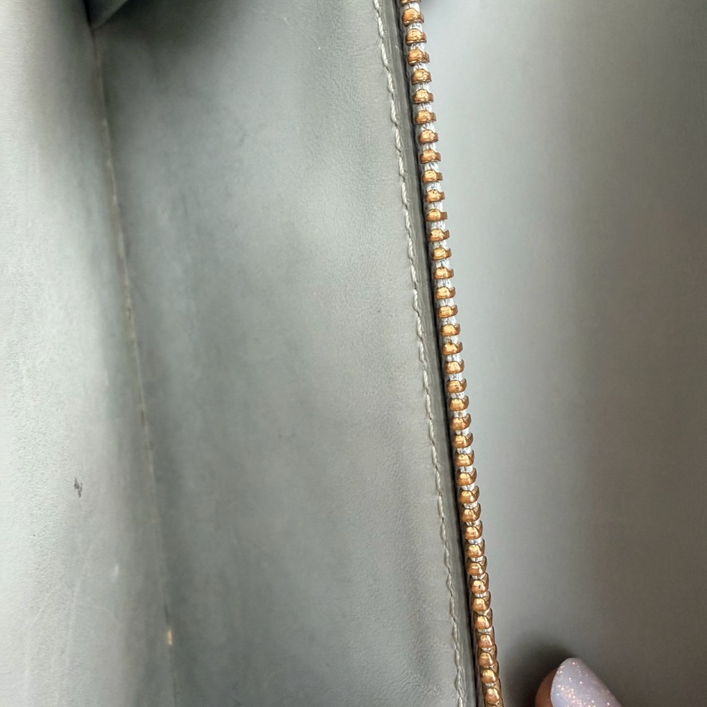 Rare Louis Vuitton Monogram Vernis Wallet in Dove Gray - Picture 9 of 10